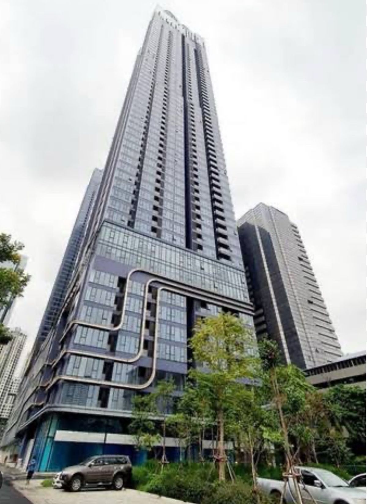 For RentCondoRama9, Petchburi, RCA : Rental parking in the One9Five building