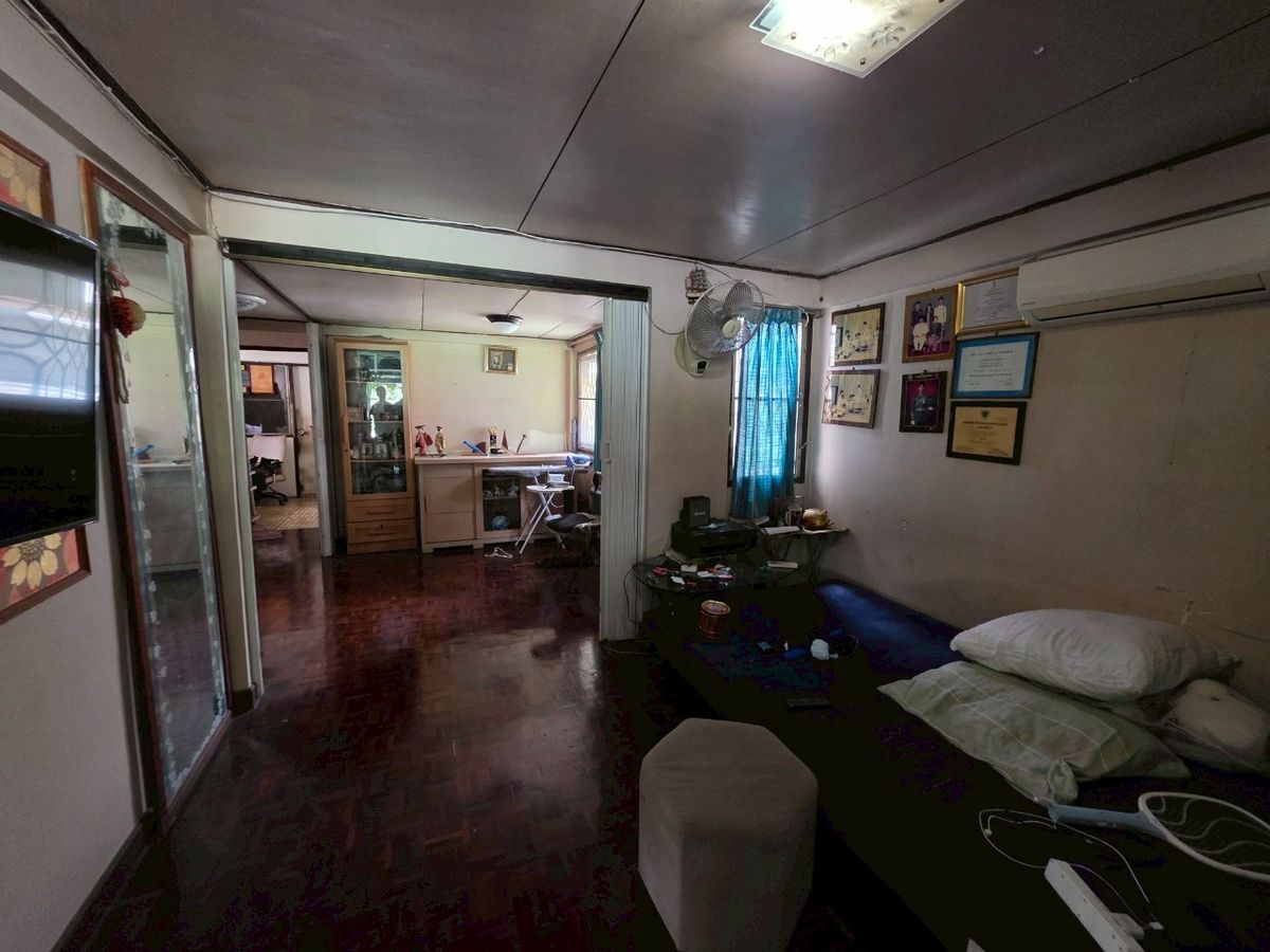For SaleHouseChaengwatana, Muangthong : 100 square meters of house for sale in Muang Thong Thani, the best price, closest to Chaeng Watthana Road, near the train.