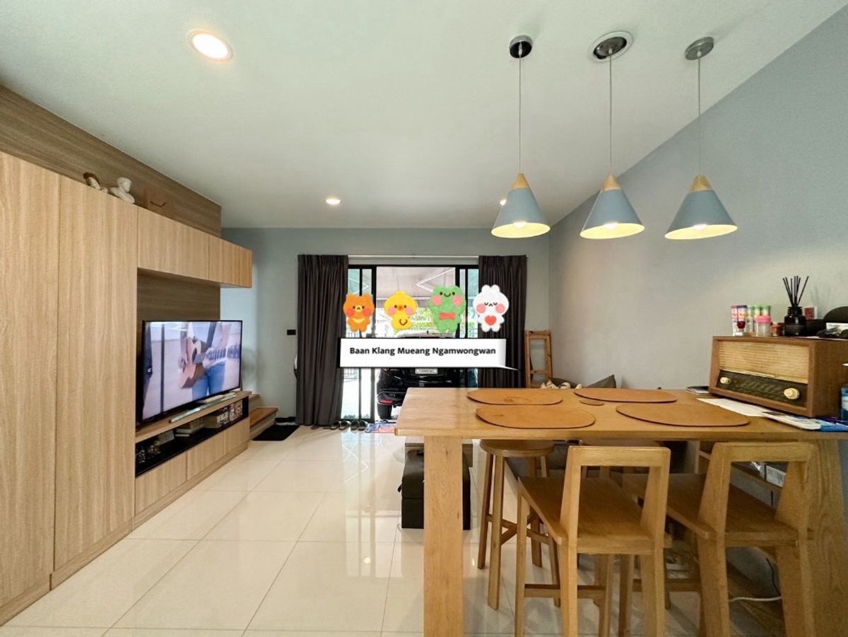 ขายทาวน์โฮมแจ้งวัฒนะ เมืองทอง : 🏬ขายบ้านกลางเมืองงามวงศ์วาน🏠
⭐️⭐️บ้านเลขที่ 8/206⭐️⭐️
ทาวน์โฮม 3 ชั้น จอดรถได้ 2 คัน 🚗🛻