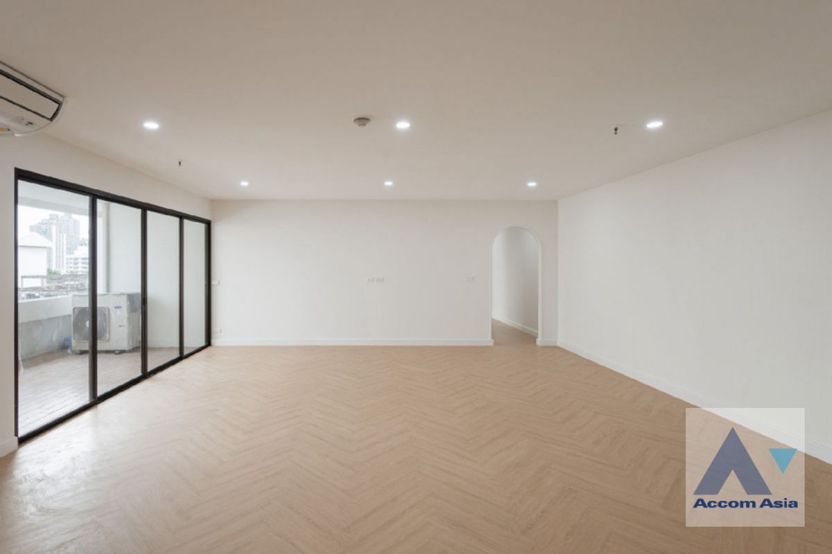 For SaleCondoSukhumvit, Asoke, Thonglor : 🔼AccomA🔽 Newly renovated Spacious corner unit with modern white finishes and green-tile bathrooms (AA43454)