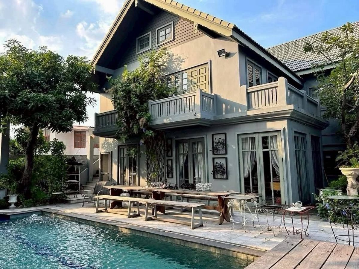 ขายบ้านสะพานควาย จตุจักร : ขายบ้าน อินทามระซอย 22  สามเสนใน พญาไท ตกแต่งพร้อมอยู่ สถานที่คาเฟ่ใจกลางอารีย์ สพานควาย