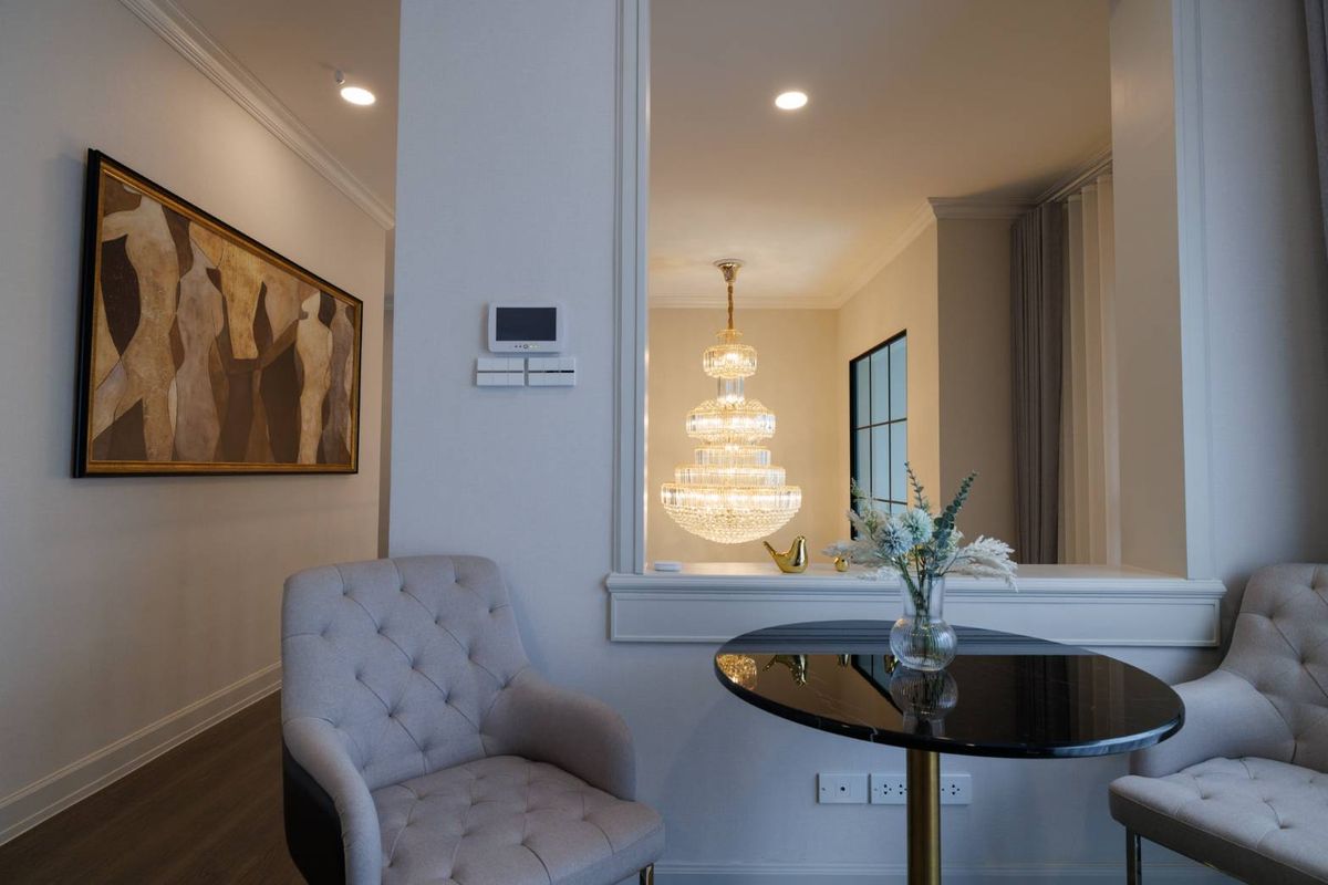 For RentHousePattanakan, Srinakarin : Nantawan Rama 9 - New Krungthep Kreetha French Eclectic 4 bedrooms, 378 sq.m., near the rental price 320,000 baht/month