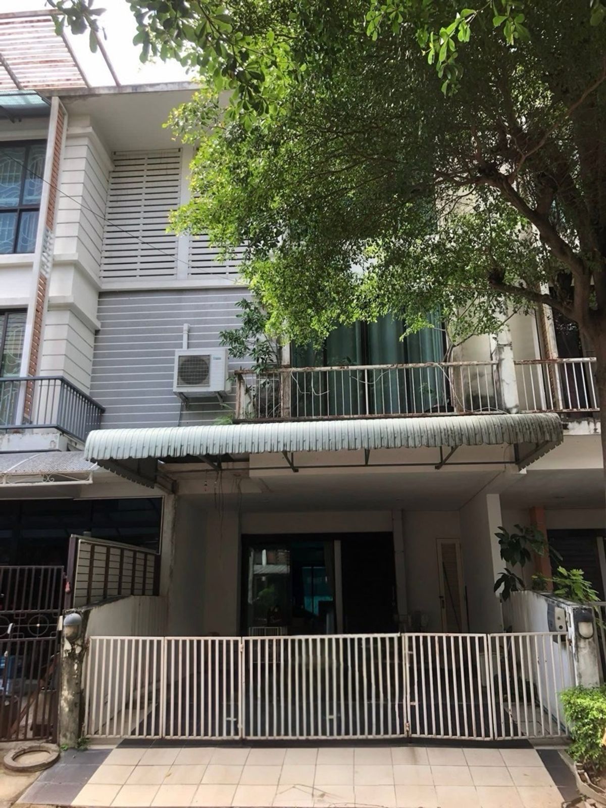 For SaleTownhomeOnnut, Udomsuk : ⭐️🌿For Sale 🏠 3-Storey Townhome in Areeya Mandarina Sukhumvit 77 (Onnut Road)Special Price: Only 4.90 Million THB