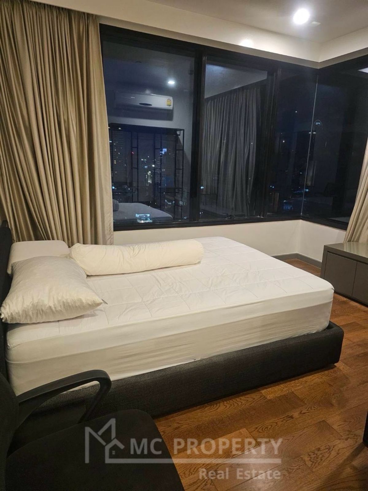 For SaleCondoSilom, Saladaeng, Bangrak : M silom 2 bedroom 80sqm for sale only 17mb please contact 0816878954