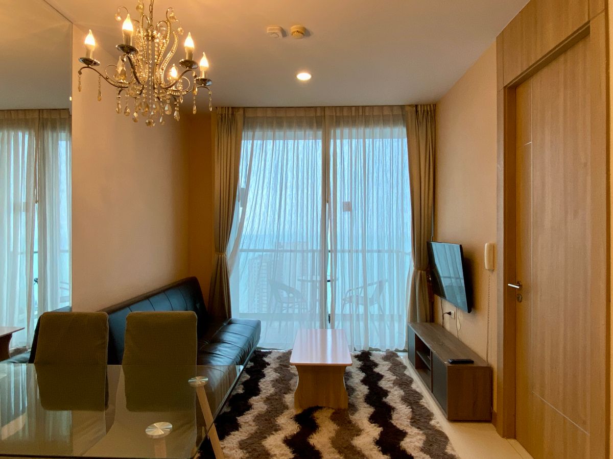 For SaleCondoPattaya, Bangsaen, Chonburi : Urgent sale! Riviera Wongamat, 38th floor, unobstructed sea view.