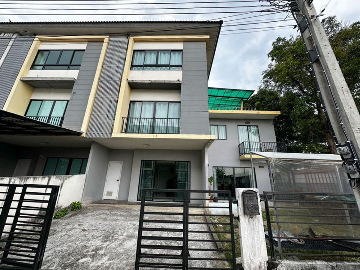 ขายทาวน์โฮมบางแค เพชรเกษม :  	ทาวน์โฮม 3 ชั้น หลังริม พื้นที่เยอะ The Connect Up 3 วงแหวน-บางแค 