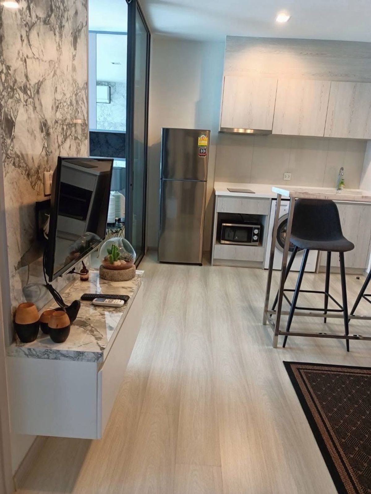 ให้เช่าคอนโดอ่อนนุช อุดมสุข : Condo life sukhumvit48 2bed 1 bath 41sqm  floor 12A building N built in furnitures, fully furnished with all elctric appliances. 550m.to BTS Phakanong.
🔥24000 thb 1 yr contract
🔥26000 6month contract
🌸Add line @900cqqhk tel 0859114585 ❤️