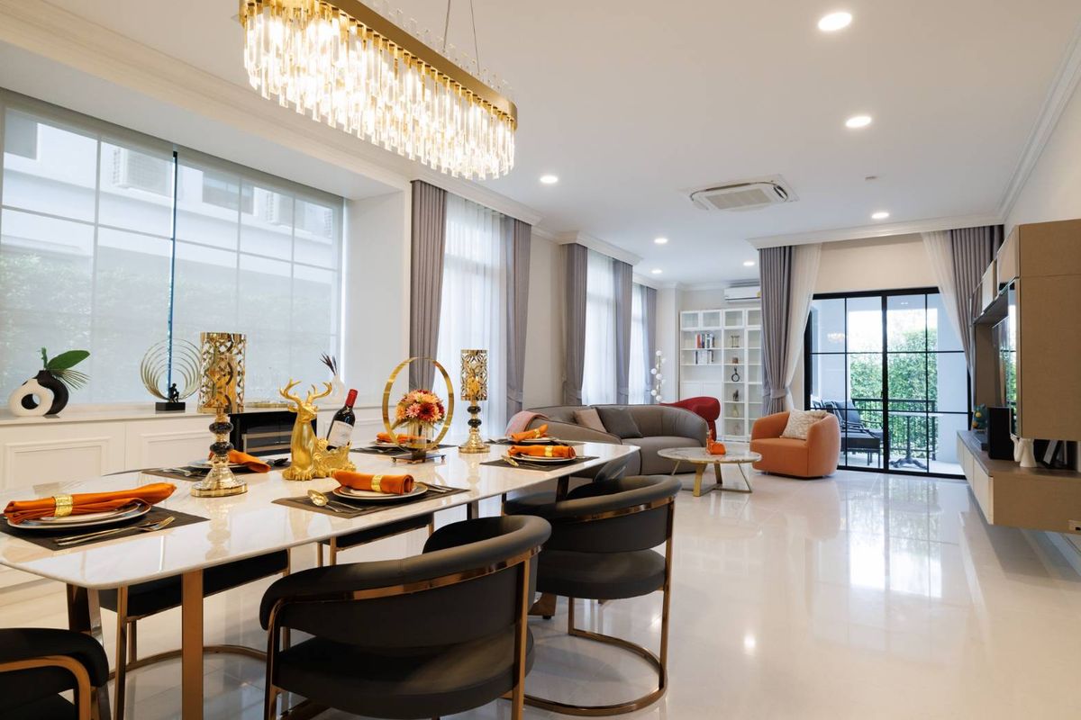 For RentHousePattanakan, Srinakarin : Nantawan Rama 9 - New Krungthep Kreetha French Eclectic 4 bedrooms, 378 sq.m., near the rental price 320,000 baht/month