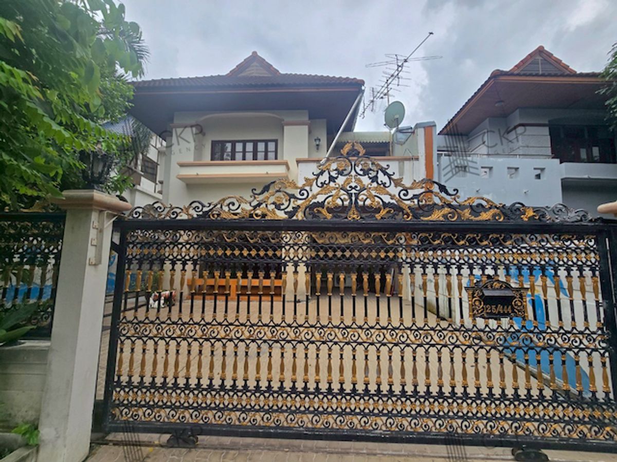 For SaleHouseNawamin, Ramindra : Single house, Baan Makmai, on Ram Intra Road, size 50 sq wa, near the expressway, near the MRT Pink Line.