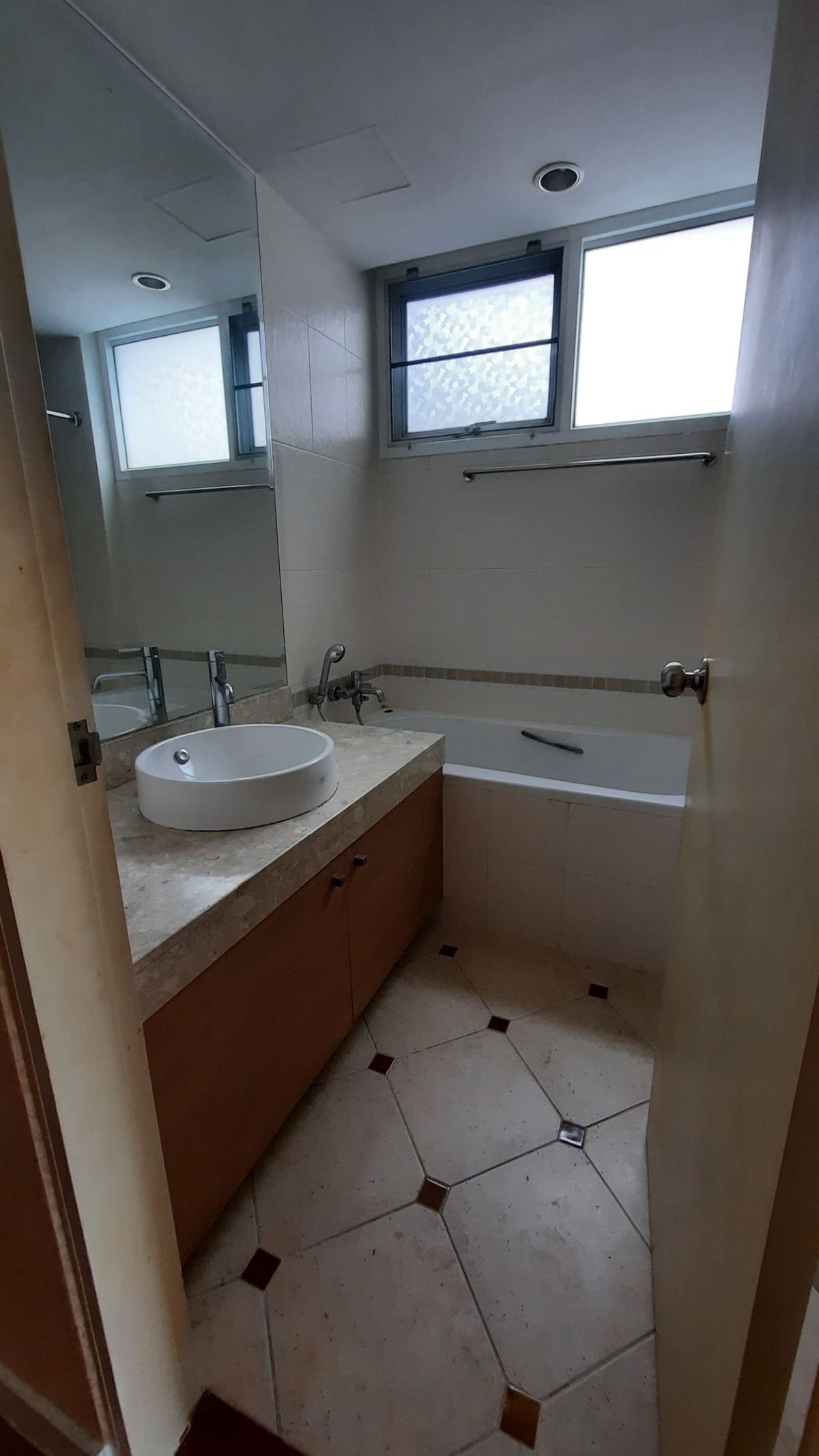 ขายคอนโดนานา : ขายคอนโด Baan siri sukhumvit 10 ราคา 6,750,000 บาท [MKs250723]