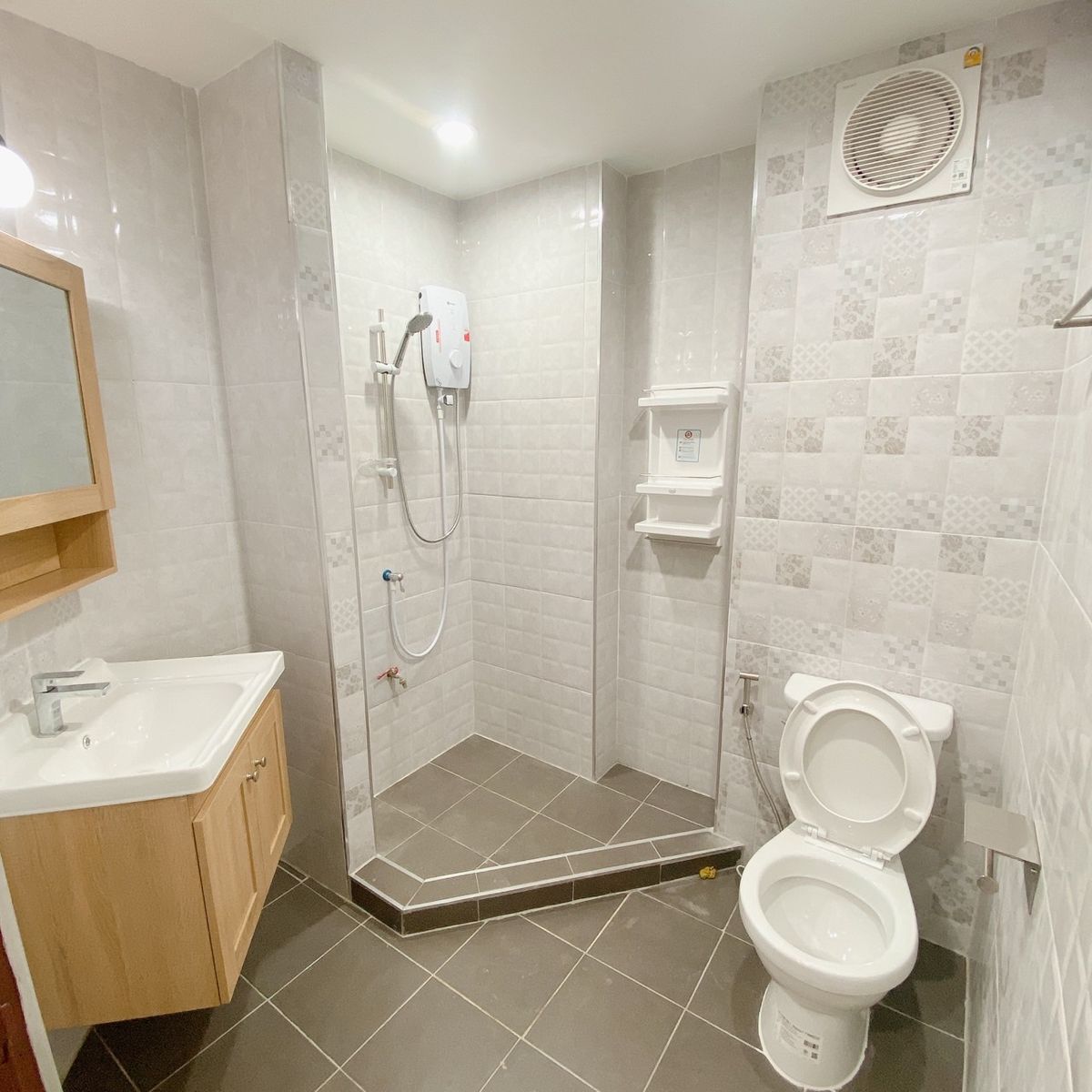 ขายคอนโดรามคำแหง หัวหมาก : 🔖ห้องสวย ใหม่ วิวโล่ง บดินทร สวีท โฮม นัดดูได้ ผ่อนถูกกว่าเช่าค่ะ