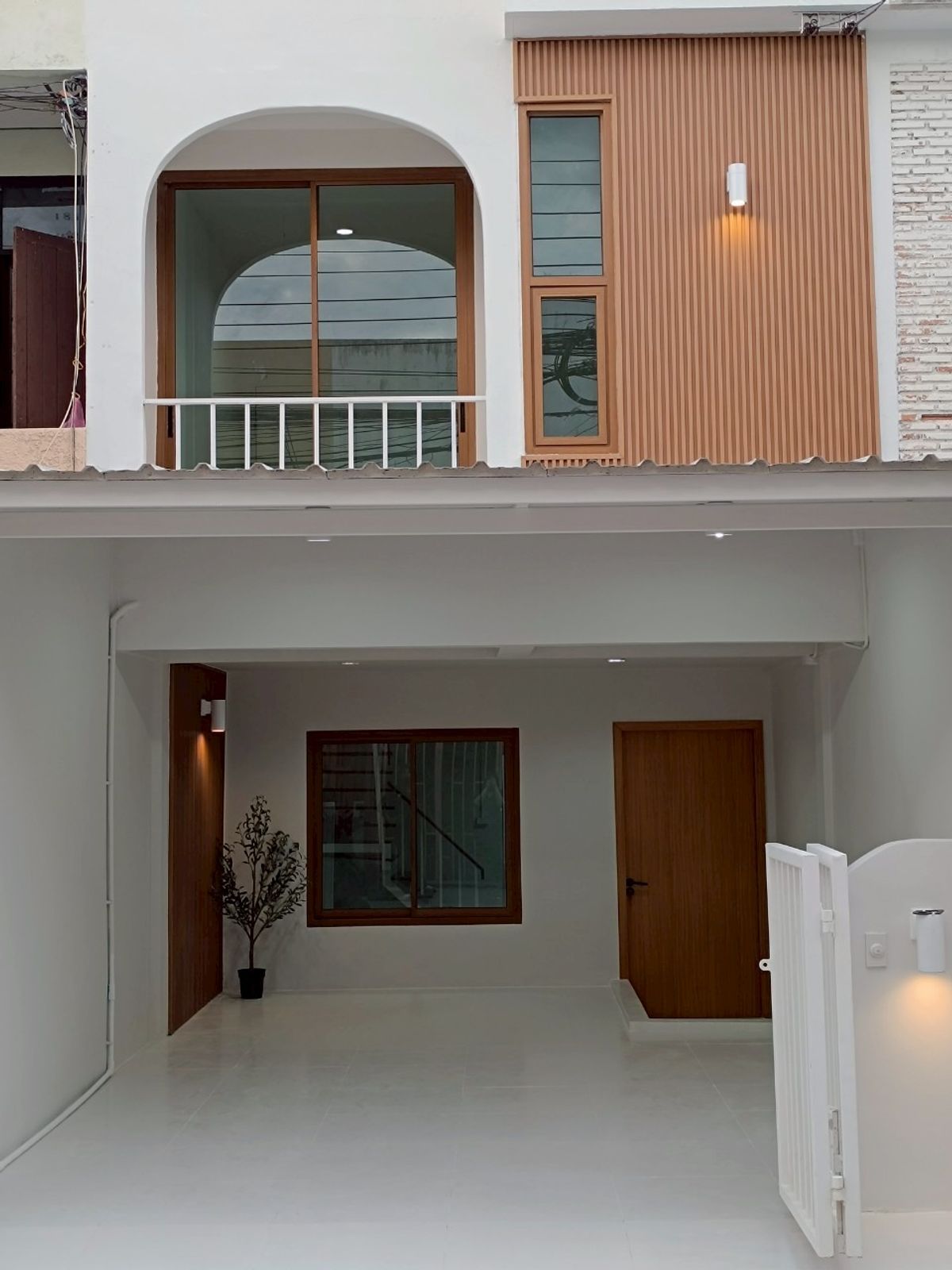 For SaleTownhomeOnnut, Udomsuk : House for sale, Townhouse, Soi Onnut 48, Renovative Minimal, Warm Minimal, Location near the city Near the yellow electric train