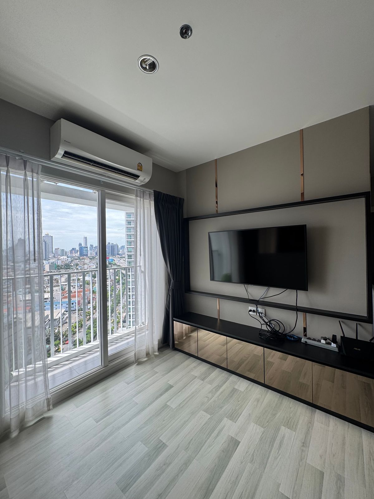For RentCondoSathorn, Narathiwat : 2 bedroom condo for rent. The city view is not hidden: The Key Sathorn-Charoenrat