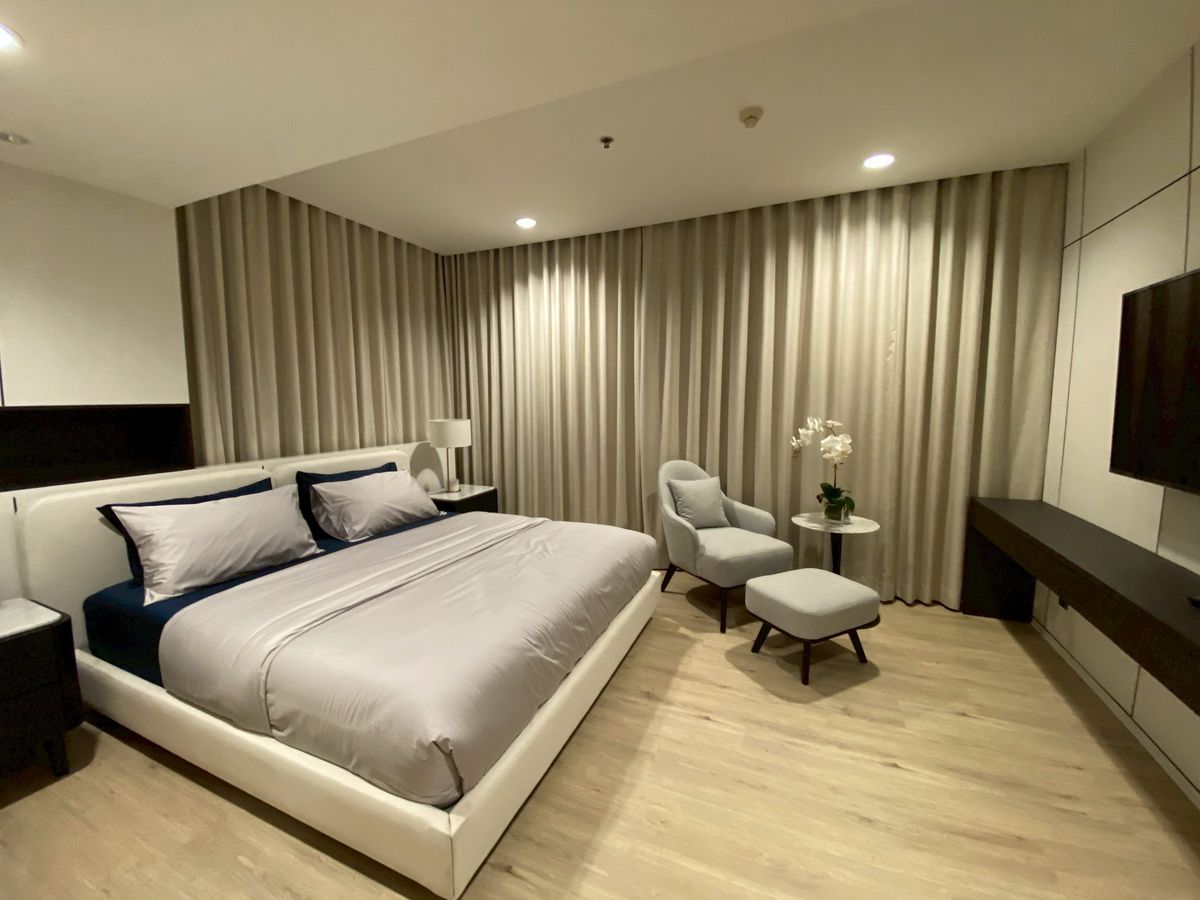ให้เช่าคอนโดสุขุมวิท อโศก ทองหล่อ : 3 Bed Unit Walkable to St Andrew Phrakanong