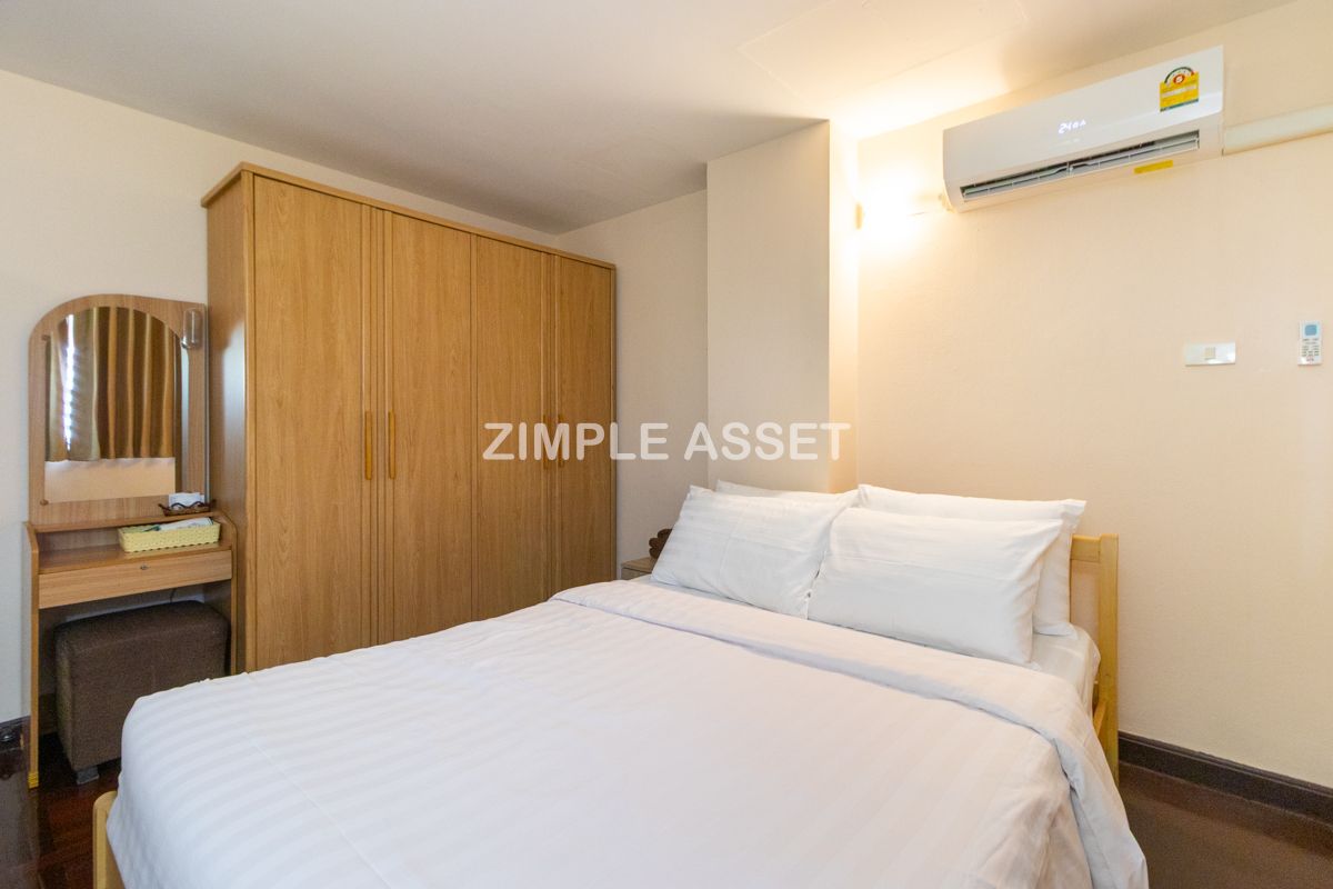 For RentSilom, Saladaeng, Bangrak : Line ID: @zimple_asset Monthly Apartment on Sala Daeng Road. A quiet, private, and secure apartment located in a convenient area. Fully furnished with essential appliances. Short-term rentals are available. *Pet-friendly.