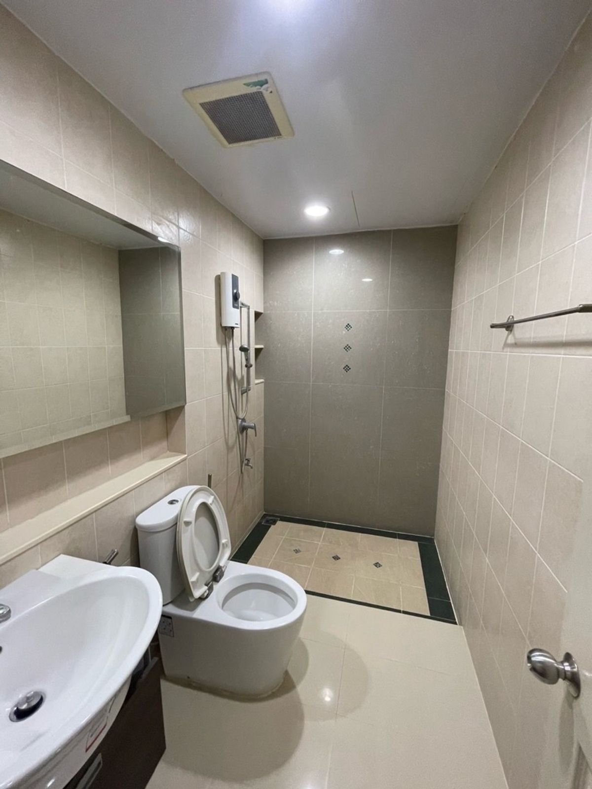 For RentTownhomeEakachai, Bang Bon : Rent a townhouse Baan Klang Mueang Sathorn-Taksin 2 in Talat Phlu, Thonburi, near BTS Wutthakat