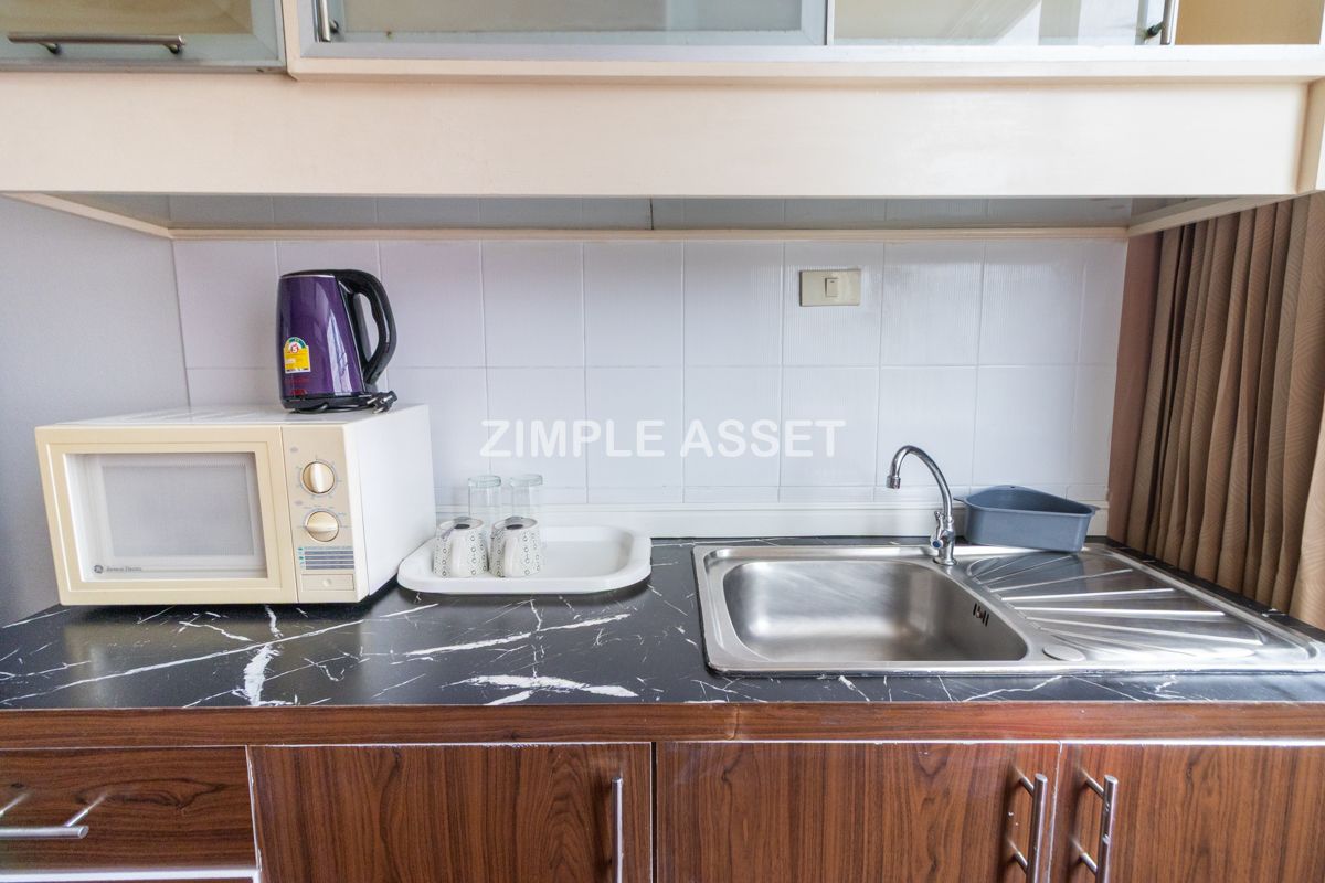 For RentSilom, Saladaeng, Bangrak : Line ID: @zimple_asset Monthly Apartment on Sala Daeng Road. A quiet, private, and secure apartment located in a convenient area. Fully furnished with essential appliances. Short-term rentals are available. *Pet-friendly.
