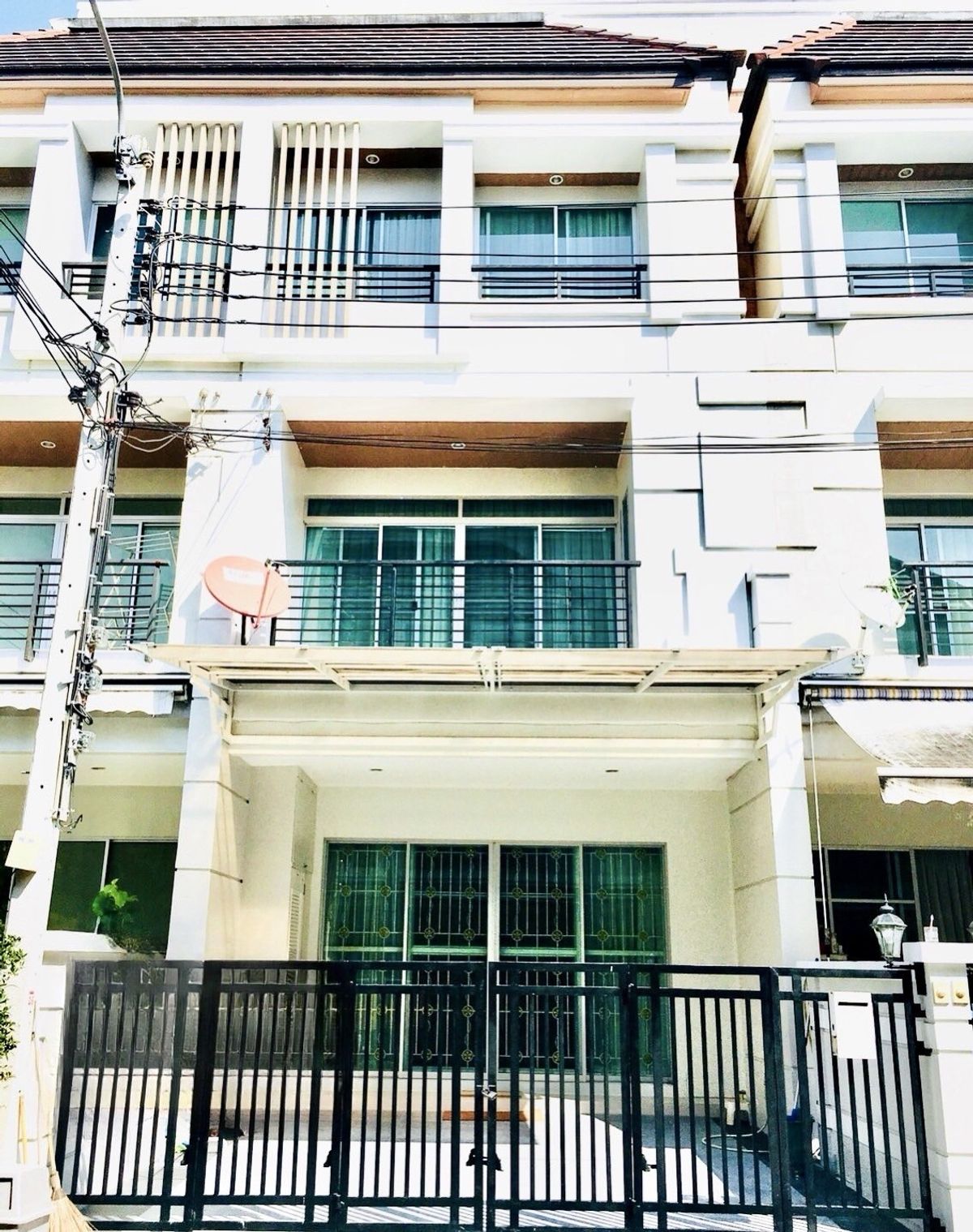 ทาวน์โฮมพัฒนาการ ศรีนครินทร์ : ขาย/เช่า ทาวน์โฮม 3 ชั้น โครงการ บ้านกลางเมือง เออร์บาเนี่ยน ศรีนครินทร์
