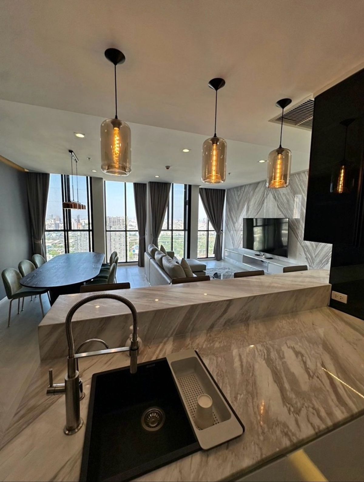 For RentCondoWitthayu, Chidlom, Langsuan, Ploenchit : Luxury Condo for Rent