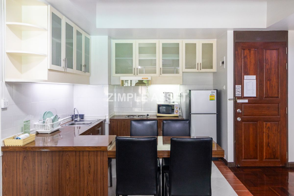 For RentSilom, Saladaeng, Bangrak : Line ID: @zimple_asset Monthly Apartment on Sala Daeng Road. A quiet, private, and secure apartment located in a convenient area. Fully furnished with essential appliances. Short-term rentals are available. *Pet-friendly.