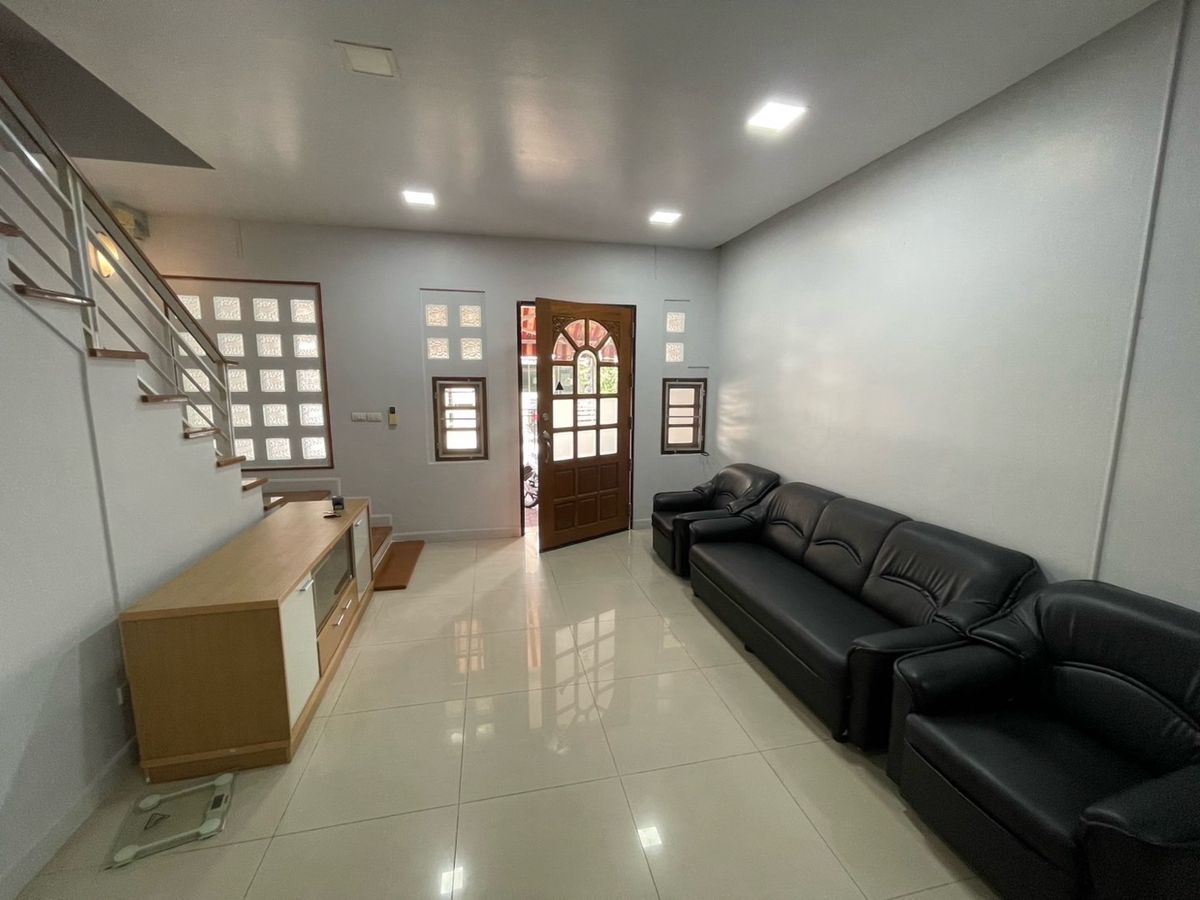 For RentTownhomeEakachai, Bang Bon : Rent a townhouse Baan Klang Mueang Sathorn-Taksin 2 in Talat Phlu, Thonburi, near BTS Wutthakat