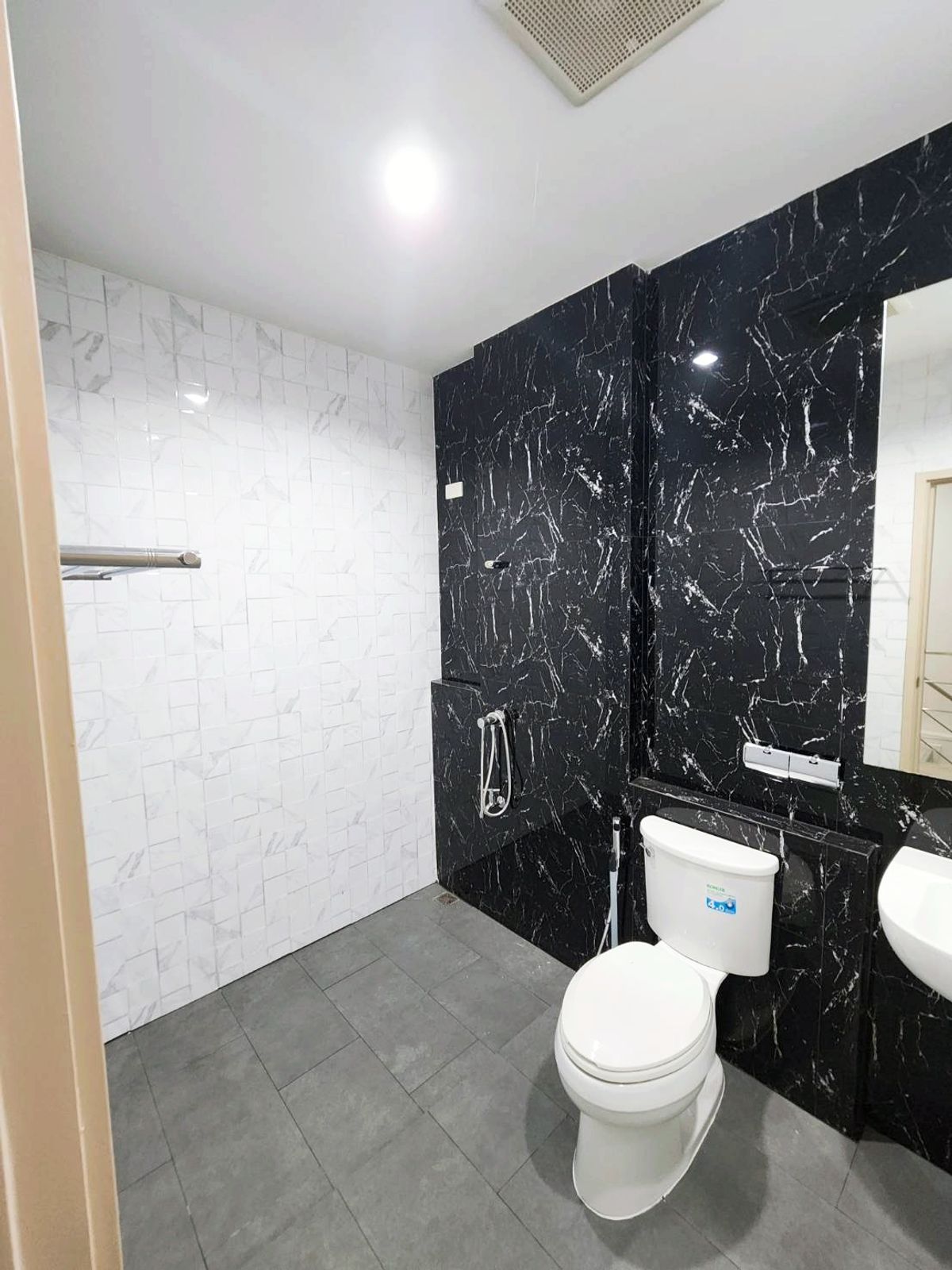 For SaleTownhomeNakhon Pathom : 📢sale Eric Town Army 🏘️ Premium Townhome, beautiful house in the center of the city, but a limited amount! Dont let this opportunity come off your hands. Because peace is waiting for you here!