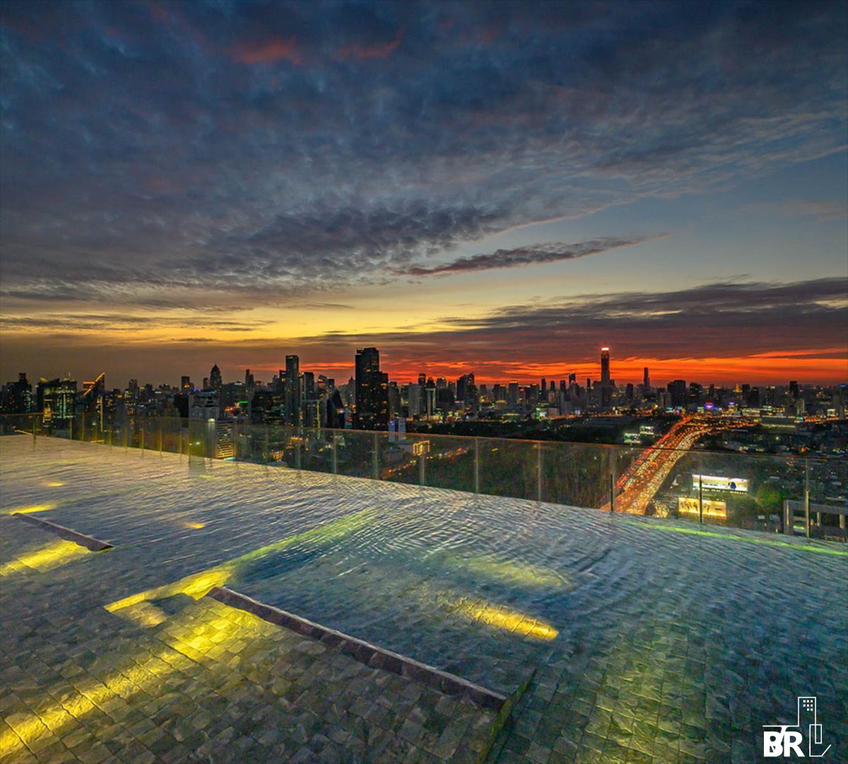 For SaleCondoRama9, Petchburi, RCA : 📍Beautiful room, fully furnished and electric appliances 📍 Life Asoke Hype - Prime Location in the Hottest Zone of the New CBD Asoke–Rama 9 