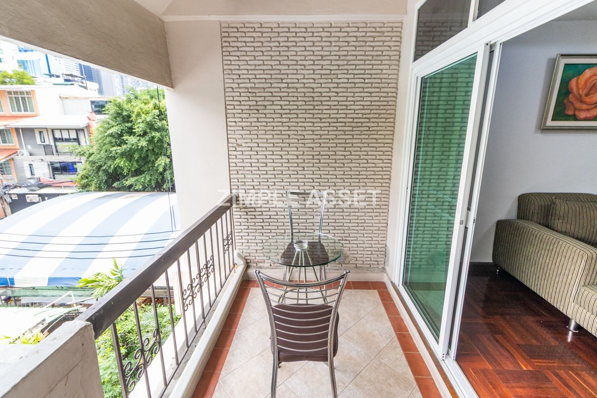 For RentSilom, Saladaeng, Bangrak : Line ID: @zimple_asset Monthly Apartment on Sala Daeng Road. A quiet, private, and secure apartment located in a convenient area. Fully furnished with essential appliances. Short-term rentals are available. *Pet-friendly.