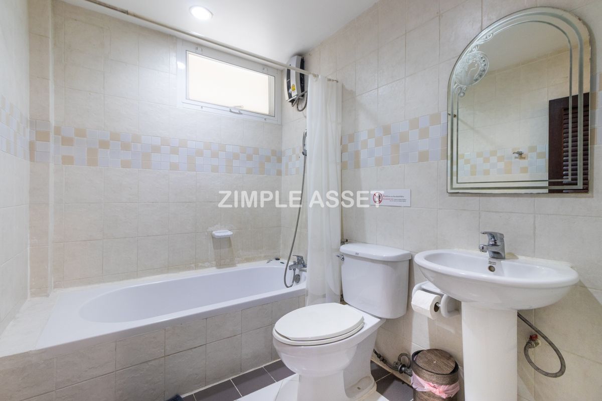 For RentSilom, Saladaeng, Bangrak : Line ID: @zimple_asset Monthly Apartment on Sala Daeng Road. A quiet, private, and secure apartment located in a convenient area. Fully furnished with essential appliances. Short-term rentals are available. *Pet-friendly.
