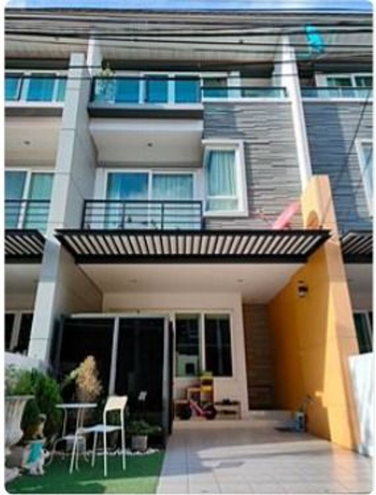 ให้เช่าทาวน์โฮมโชคชัย4 ลาดพร้าว71 : ให้เช่า หมู่บ้านภัทราวิลล่า 8 ลาดพร้าว 71 ** ลดพิเศษ 10% ** รหัสทรัพย์ J002 ติดต่อ line id: nudlee