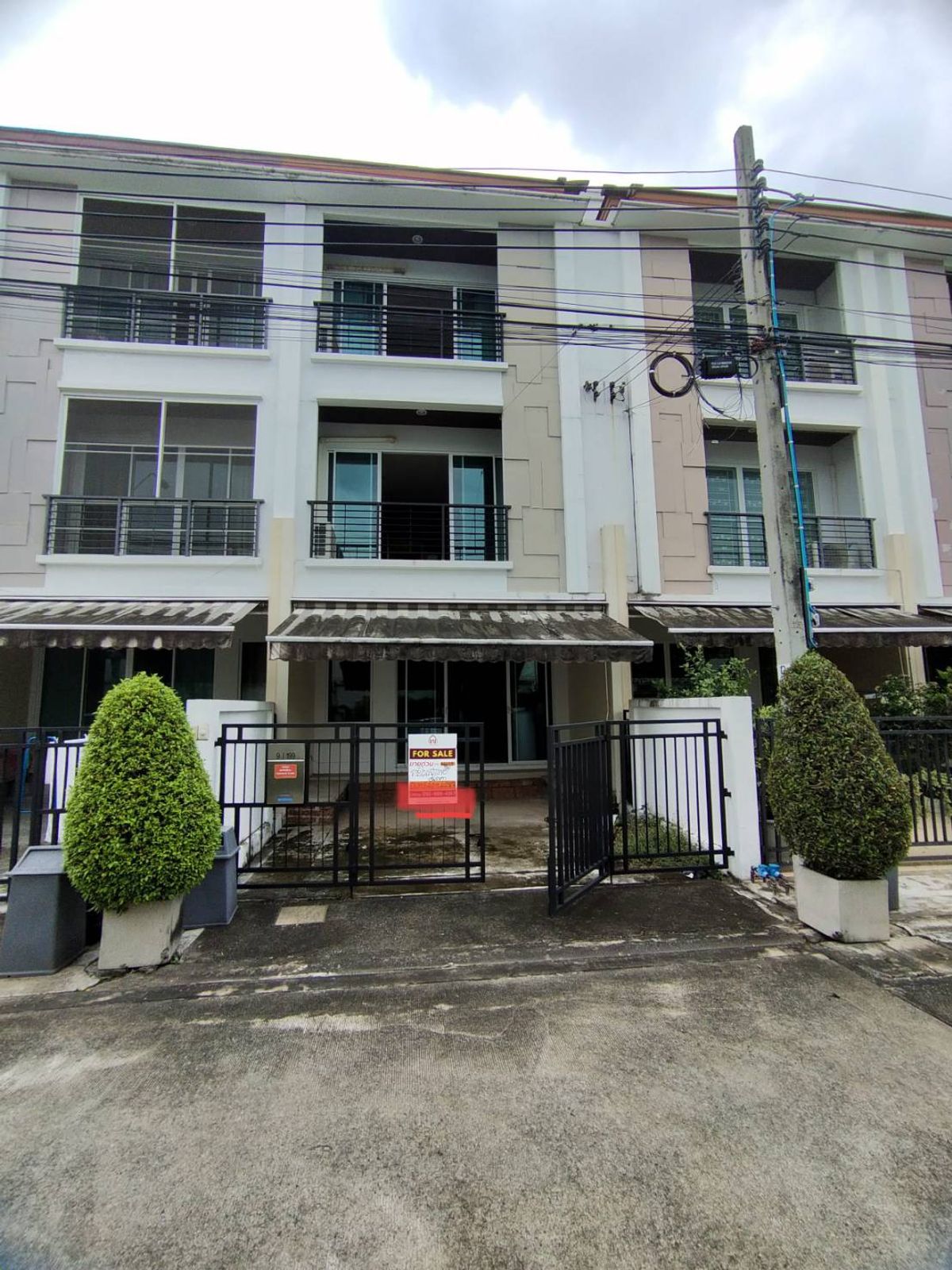ขายทาวน์โฮมพัฒนาการ ศรีนครินทร์ : !! ขายทาวน์โฮม บ้านกลางเมือง เอสเช็นส์ ศรีนครินทร์สภาพดีสำหรับทำโฮมออฟฟิศหรืออยู่อาศัย