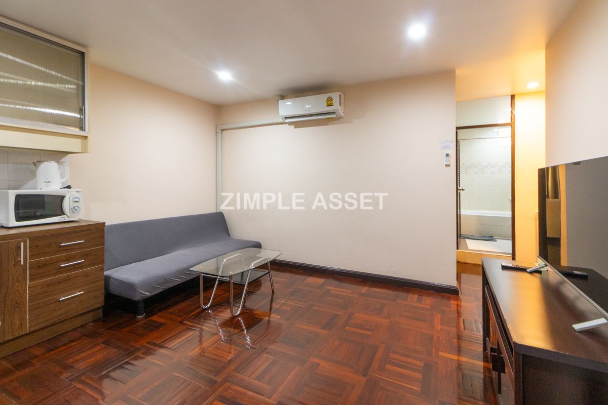 For RentSilom, Saladaeng, Bangrak : Line ID: @zimple_asset Monthly Apartment on Sala Daeng Road. A quiet, private, and secure apartment located in a convenient area. Fully furnished with essential appliances. Short-term rentals are available. *Pet-friendly.