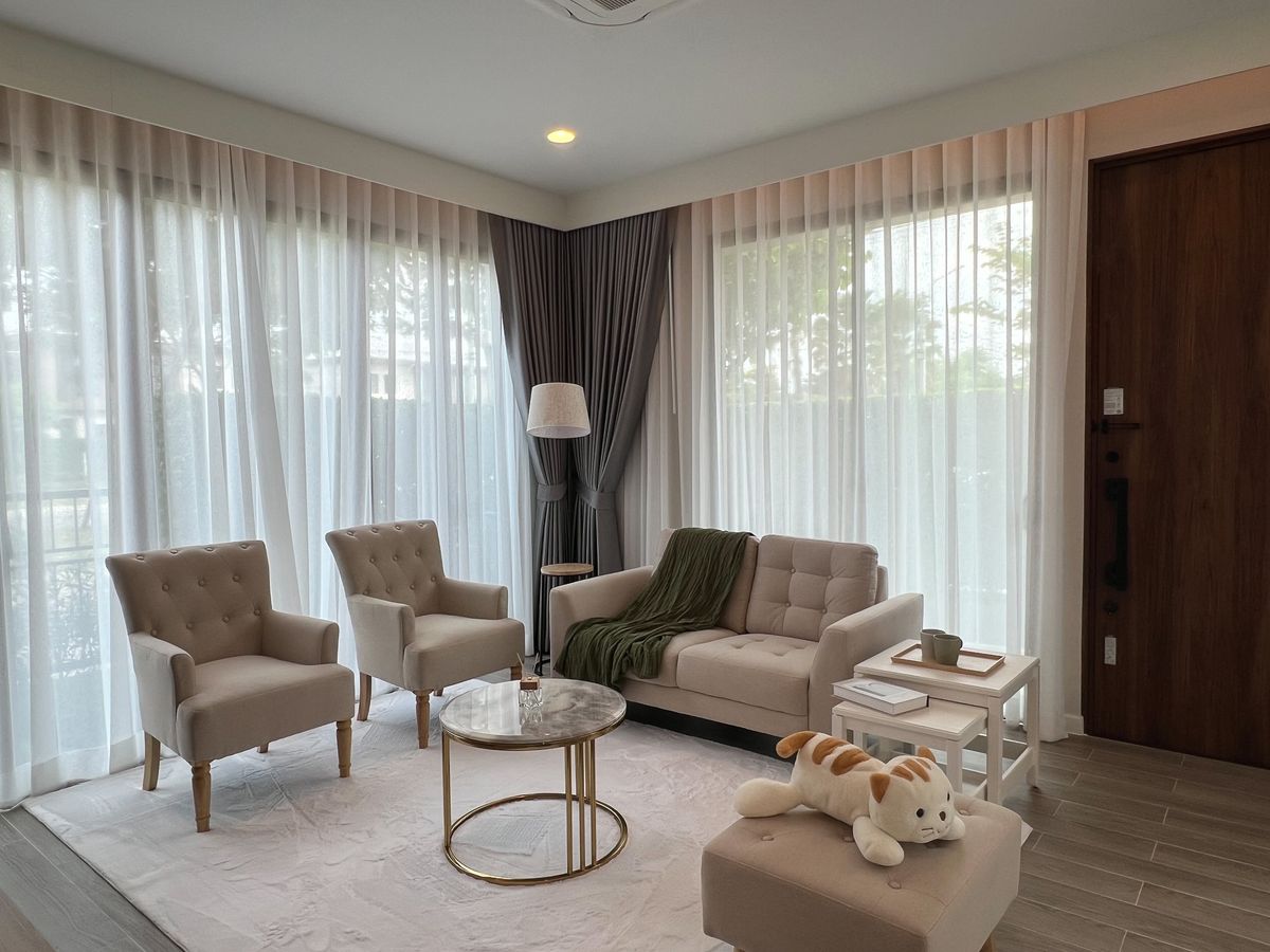 For RentHousePattanakan, Srinakarin : For Rent Burasiri Krungthep Kreetha | 4-Bedroom, 5-Bathroom Single Corner House in Krungthep Kreetha, close to Brighton and Wellington International Schools.