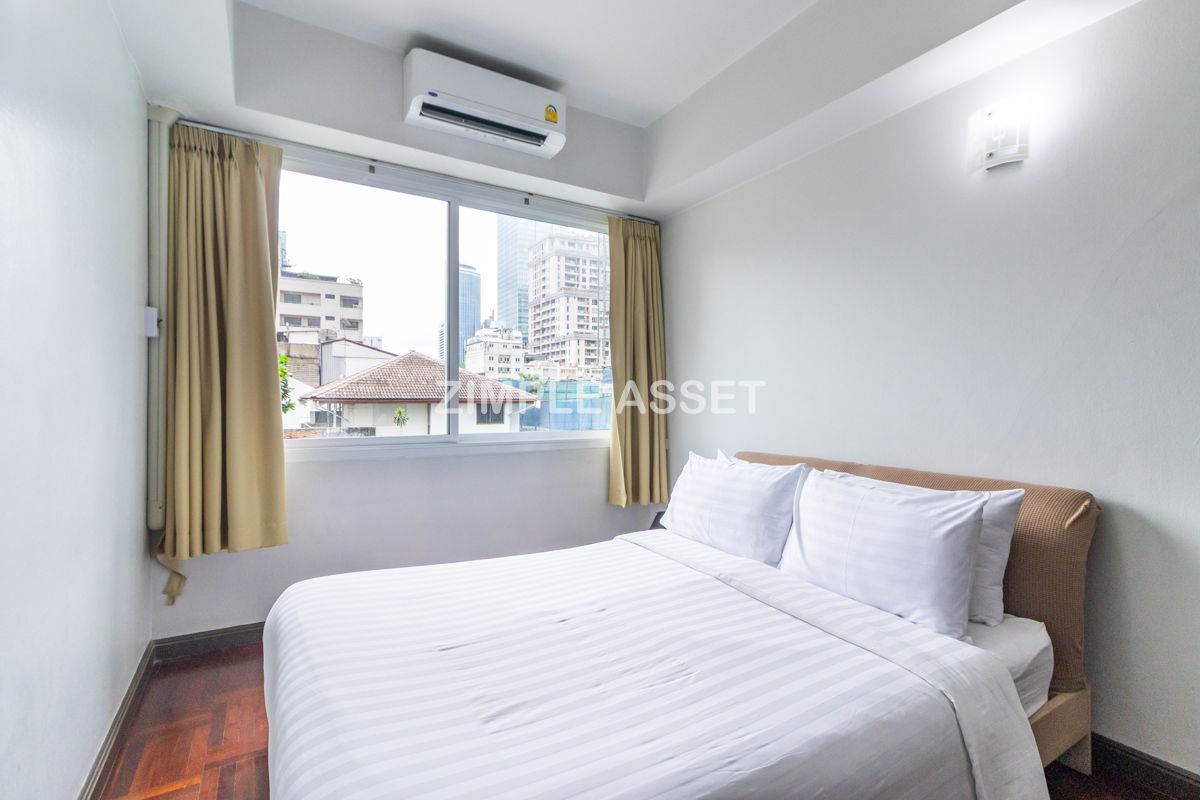 For RentSilom, Saladaeng, Bangrak : Line ID: @zimple_asset Monthly Apartment on Sala Daeng Road. A quiet, private, and secure apartment located in a convenient area. Fully furnished with essential appliances. Short-term rentals are available. *Pet-friendly.