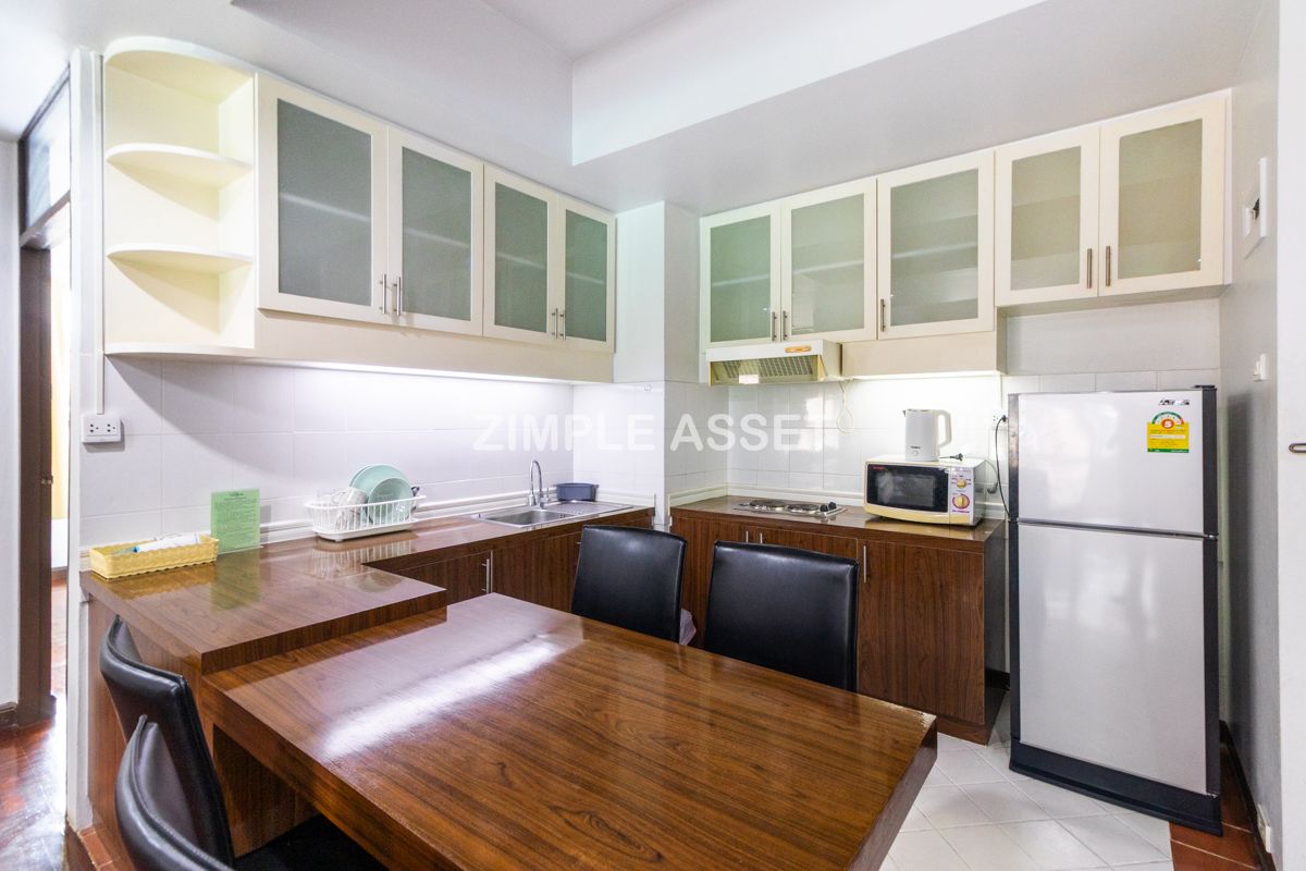 For RentSilom, Saladaeng, Bangrak : Line ID: @zimple_asset Monthly Apartment on Sala Daeng Road. A quiet, private, and secure apartment located in a convenient area. Fully furnished with essential appliances. Short-term rentals are available. *Pet-friendly.