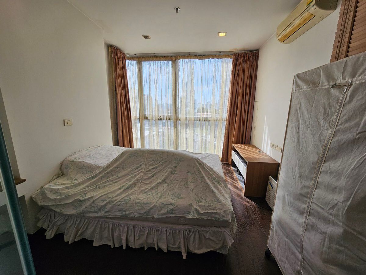 For SaleCondoRatchathewi,Phayathai : ⭐ Condo for sale, Duplex room, 1, 2 bathrooms, good quality, 2 layers, airy room at IDO Q. Phayathai / BTS Phayathai only 230 meters. If interested, book immediately!