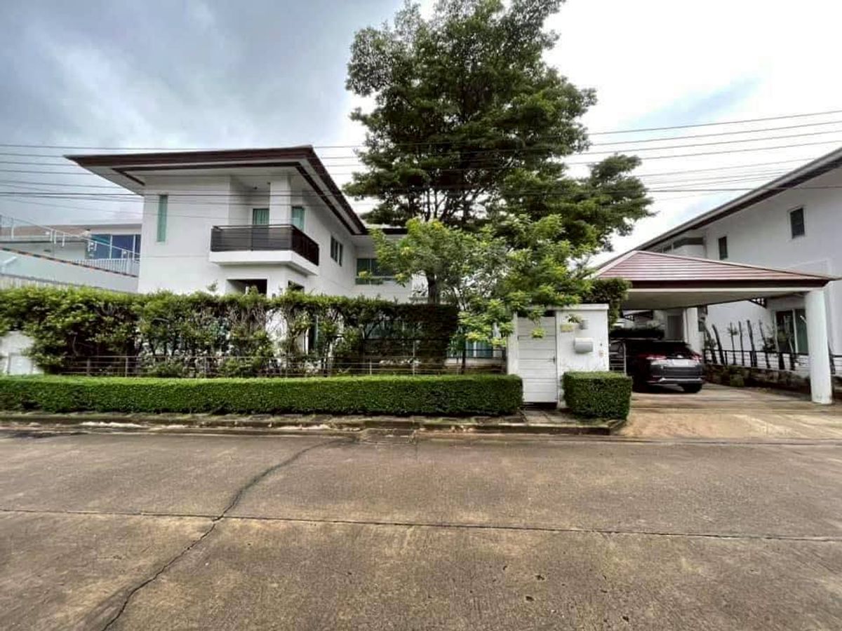ขายบ้านลาดกระบัง สุวรรณภูมิ : ขายบ้านเดี่ยว เนอวานา ไอคอน วงแหวน-พระราม 9 เนื้อที่ 94.7 ตรว. 3 ห้องนอน 4 ห้องน้ำ ใกล้รถไฟฟ้า Airport Link สถานีด่านทับช้าง