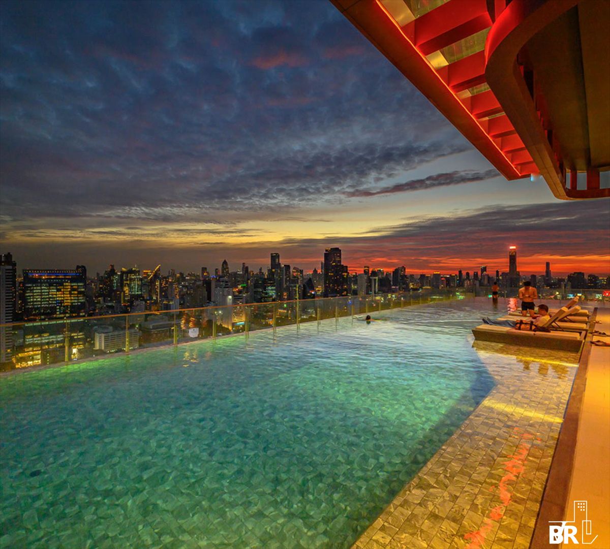 For SaleCondoRama9, Petchburi, RCA : 📍Beautiful room, fully furnished and electric appliances 📍 Life Asoke Hype - Prime Location in the Hottest Zone of the New CBD Asoke–Rama 9 