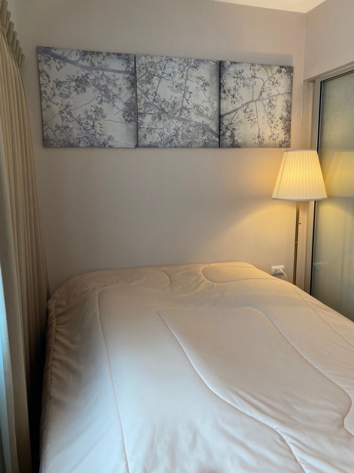 For RentCondoKasetsart, Ratchayothin : The room is very fast. The Privacy Ladprao - Sena. Interested. Contact Line: 0889656914 Hurry and say hello.