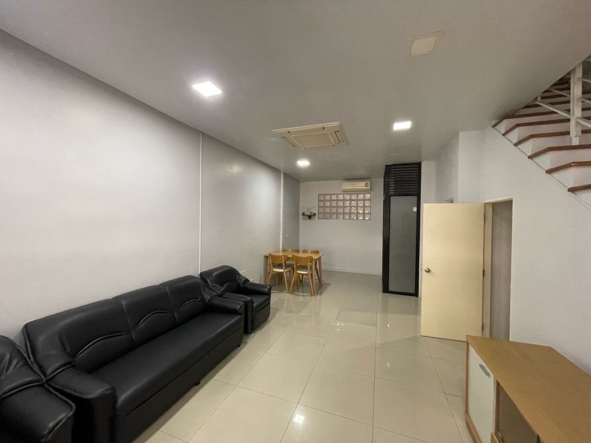 For RentTownhomeEakachai, Bang Bon : Rent a townhouse Baan Klang Mueang Sathorn-Taksin 2 in Talat Phlu, Thonburi, near BTS Wutthakat