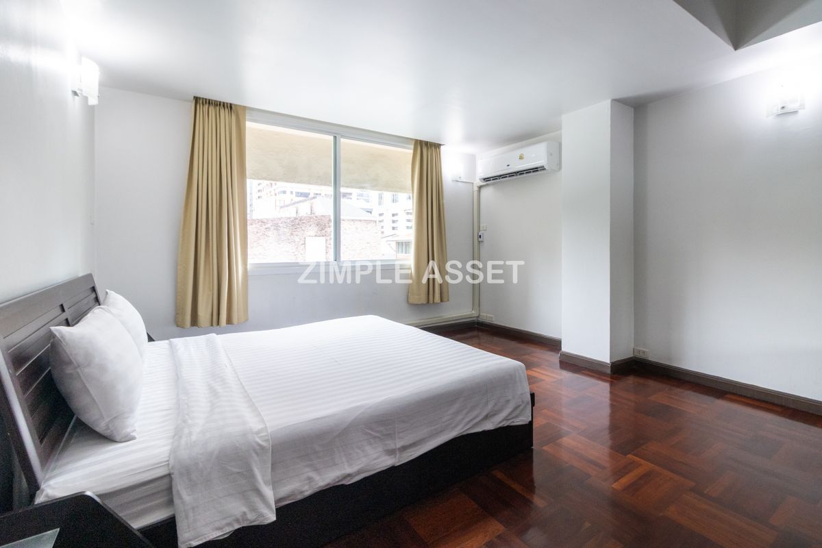 For RentSilom, Saladaeng, Bangrak : Line ID: @zimple_asset Monthly Apartment on Sala Daeng Road. A quiet, private, and secure apartment located in a convenient area. Fully furnished with essential appliances. Short-term rentals are available. *Pet-friendly.
