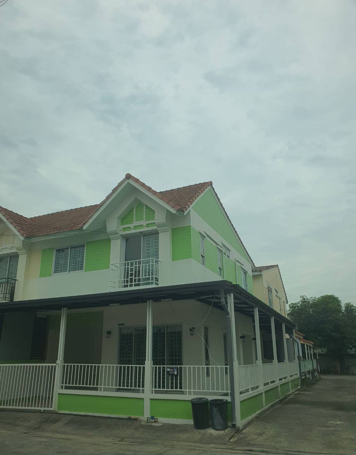 For SaleTownhomeNawamin, Ramindra : Selling cheap! Townhouse behind the corner Praphasap Village 4, 3 bedrooms, 2 bathrooms, near Fashion Island #Buy Ramintra House