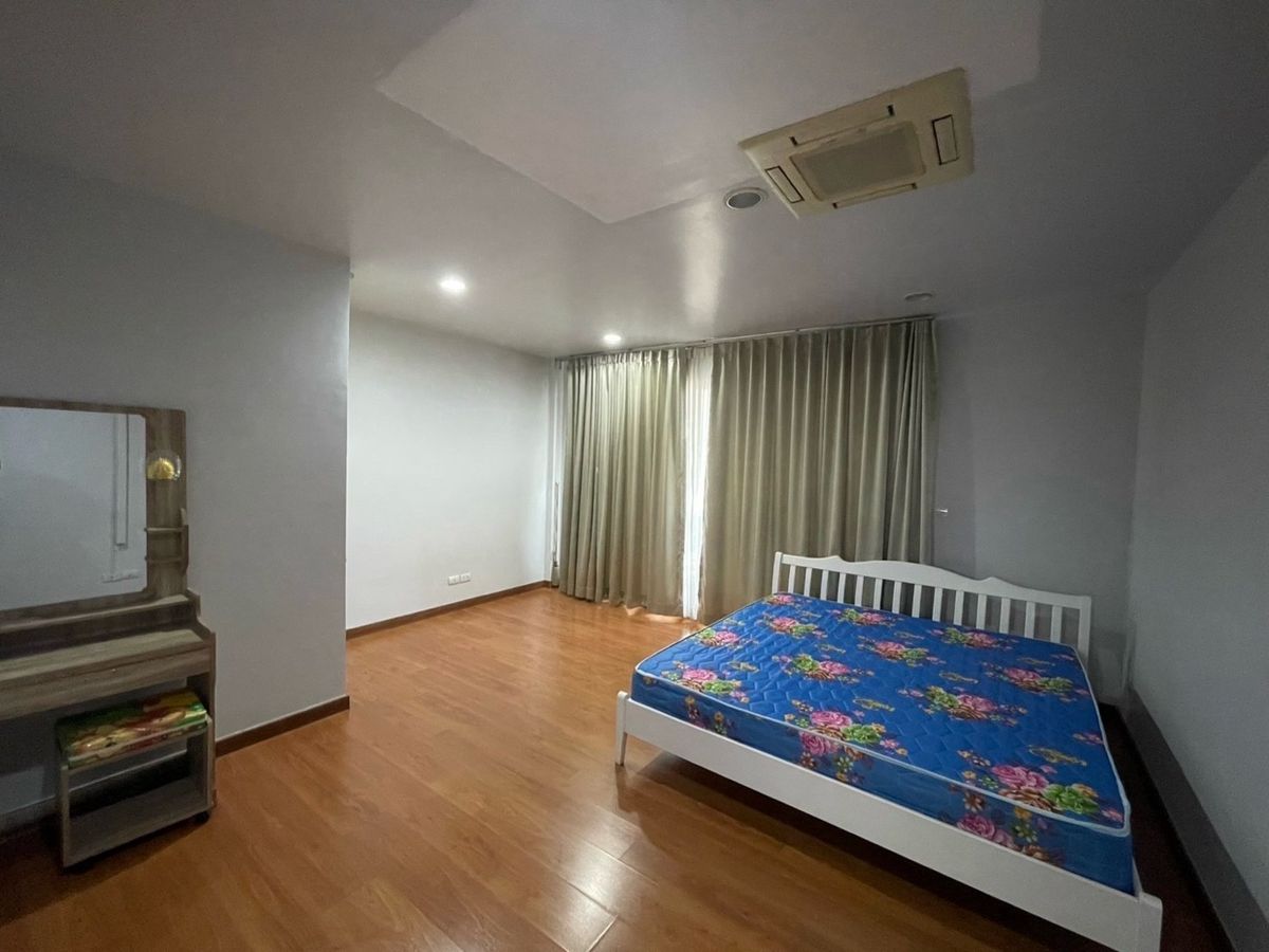 For RentTownhomeEakachai, Bang Bon : Rent a townhouse Baan Klang Mueang Sathorn-Taksin 2 in Talat Phlu, Thonburi, near BTS Wutthakat