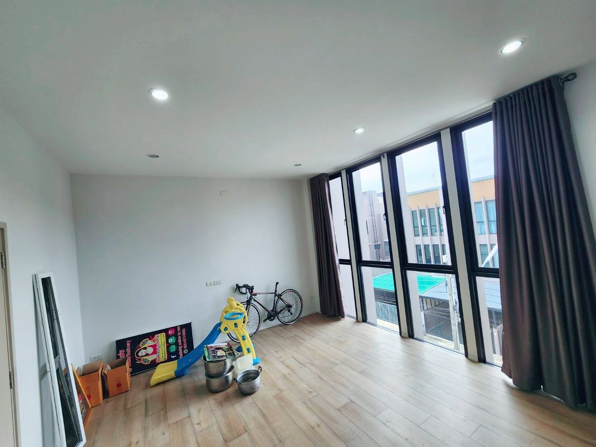 For SaleTownhomeNakhon Pathom : 📢sale Eric Town Army 🏘️ Premium Townhome, beautiful house in the center of the city, but a limited amount! Dont let this opportunity come off your hands. Because peace is waiting for you here!