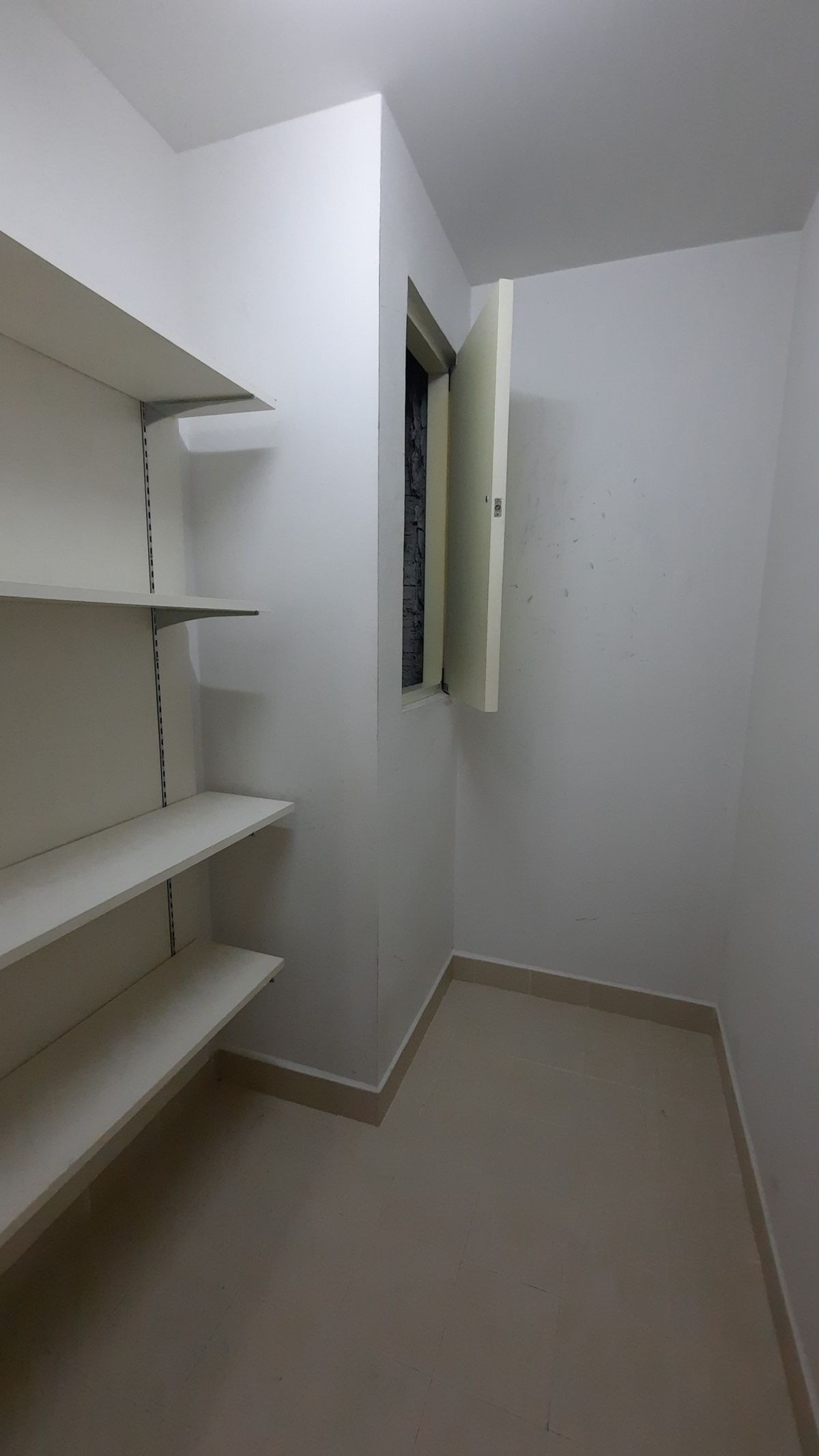 ขายคอนโดนานา : ขายคอนโด Baan siri sukhumvit 10 ราคา 6,750,000 บาท [MKs250723]