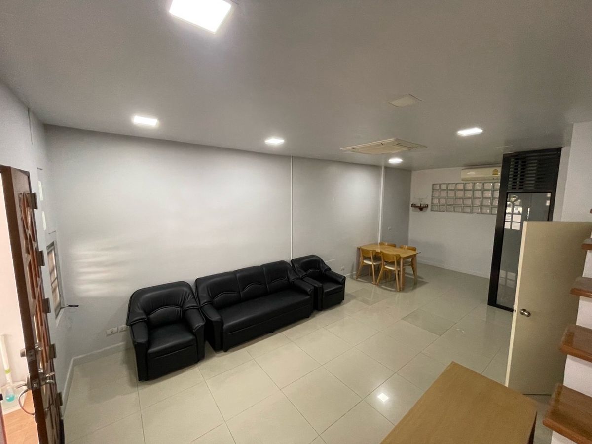 For RentTownhomeEakachai, Bang Bon : Rent a townhouse Baan Klang Mueang Sathorn-Taksin 2 in Talat Phlu, Thonburi, near BTS Wutthakat