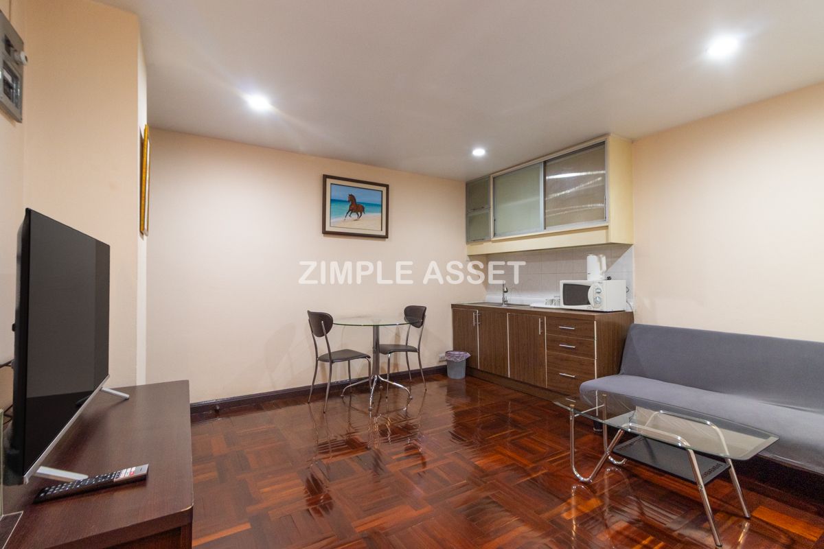For RentSilom, Saladaeng, Bangrak : Line ID: @zimple_asset Monthly Apartment on Sala Daeng Road. A quiet, private, and secure apartment located in a convenient area. Fully furnished with essential appliances. Short-term rentals are available. *Pet-friendly.