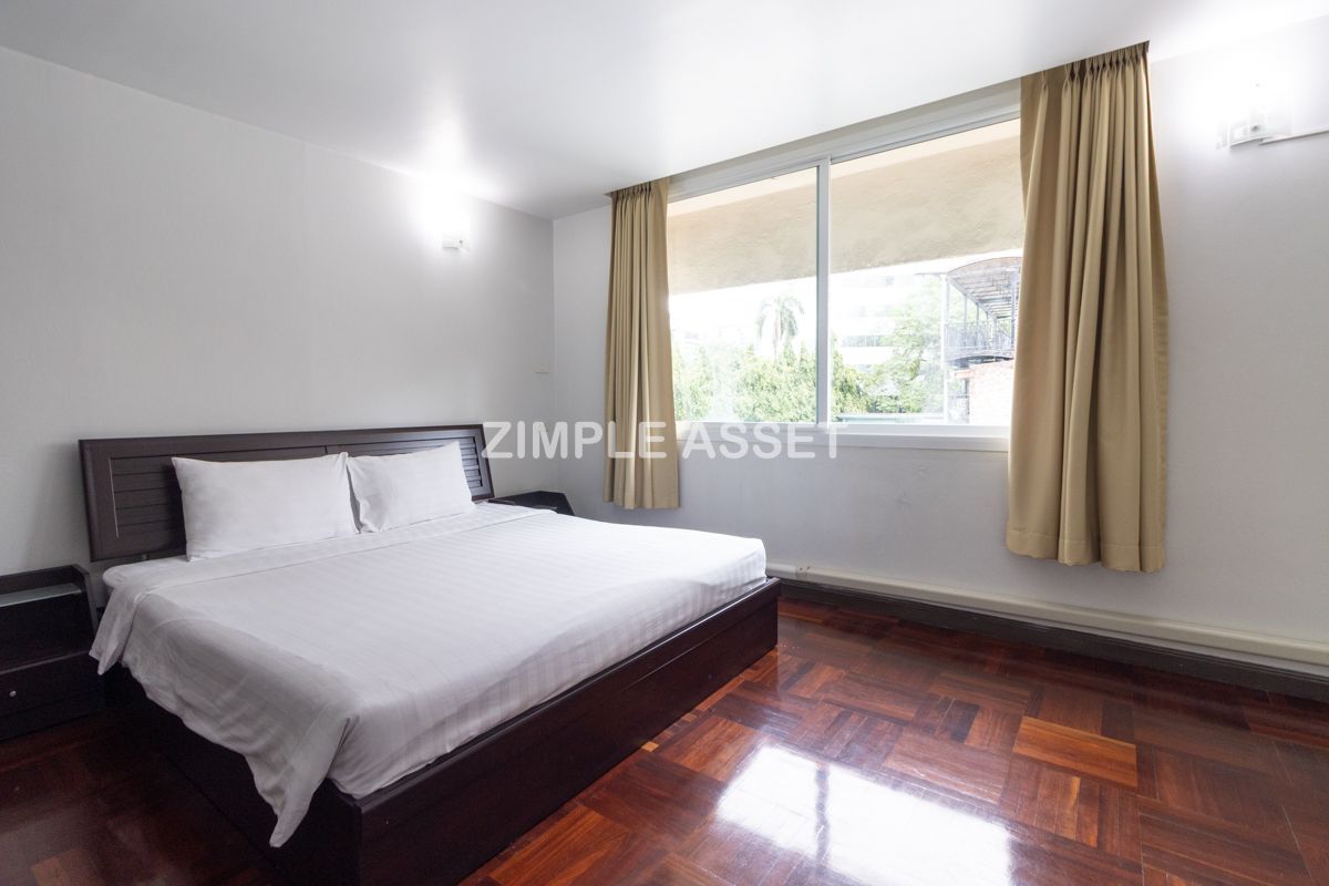For RentSilom, Saladaeng, Bangrak : Line ID: @zimple_asset Monthly Apartment on Sala Daeng Road. A quiet, private, and secure apartment located in a convenient area. Fully furnished with essential appliances. Short-term rentals are available. *Pet-friendly.