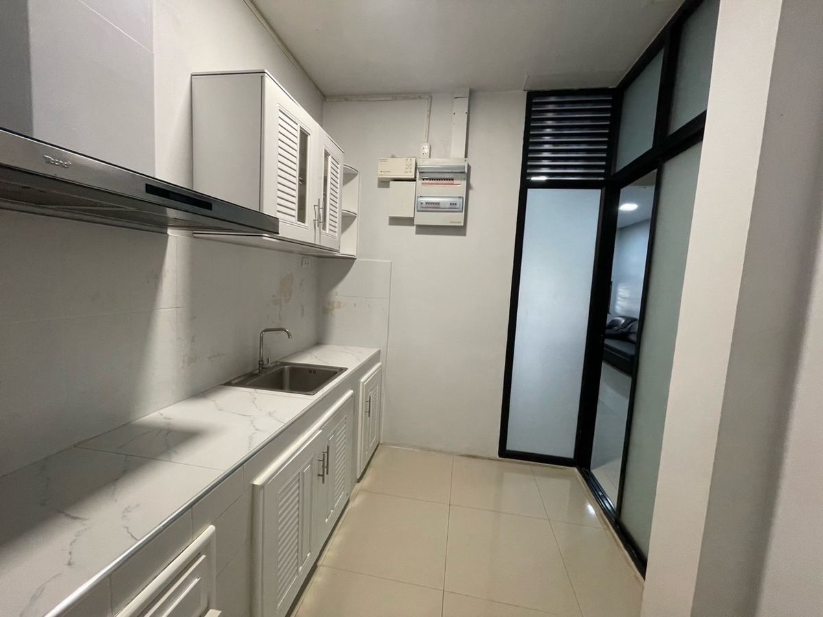 For RentTownhomeEakachai, Bang Bon : Rent a townhouse Baan Klang Mueang Sathorn-Taksin 2 in Talat Phlu, Thonburi, near BTS Wutthakat