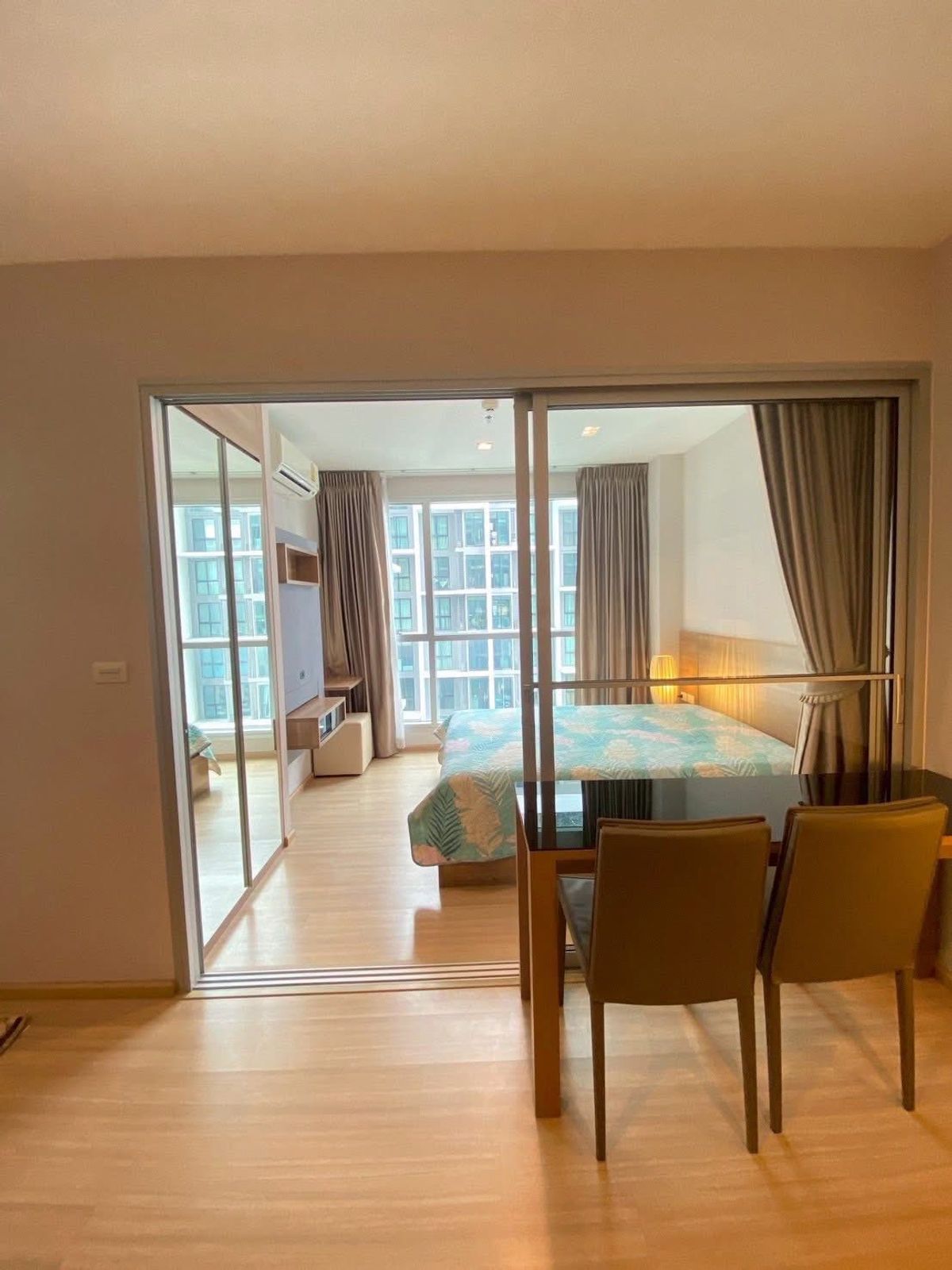For RentCondoRatchadapisek, Huaikwang, Suttisan : Rent RR367 Rhythm Rakda-Huai Khwang, beautiful room, full furniture near the Huai Khwang MRT